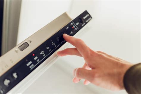  Clean the shroud with a cloth or dry brush to remove lint and dirt. . Midea dishwasher delicate light blinking